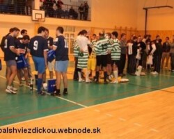 Ocenené tímy zľava Darebáci, Dinamo Oremlaz, Drink Team a Dobrá partička Lenivá lopta 2009